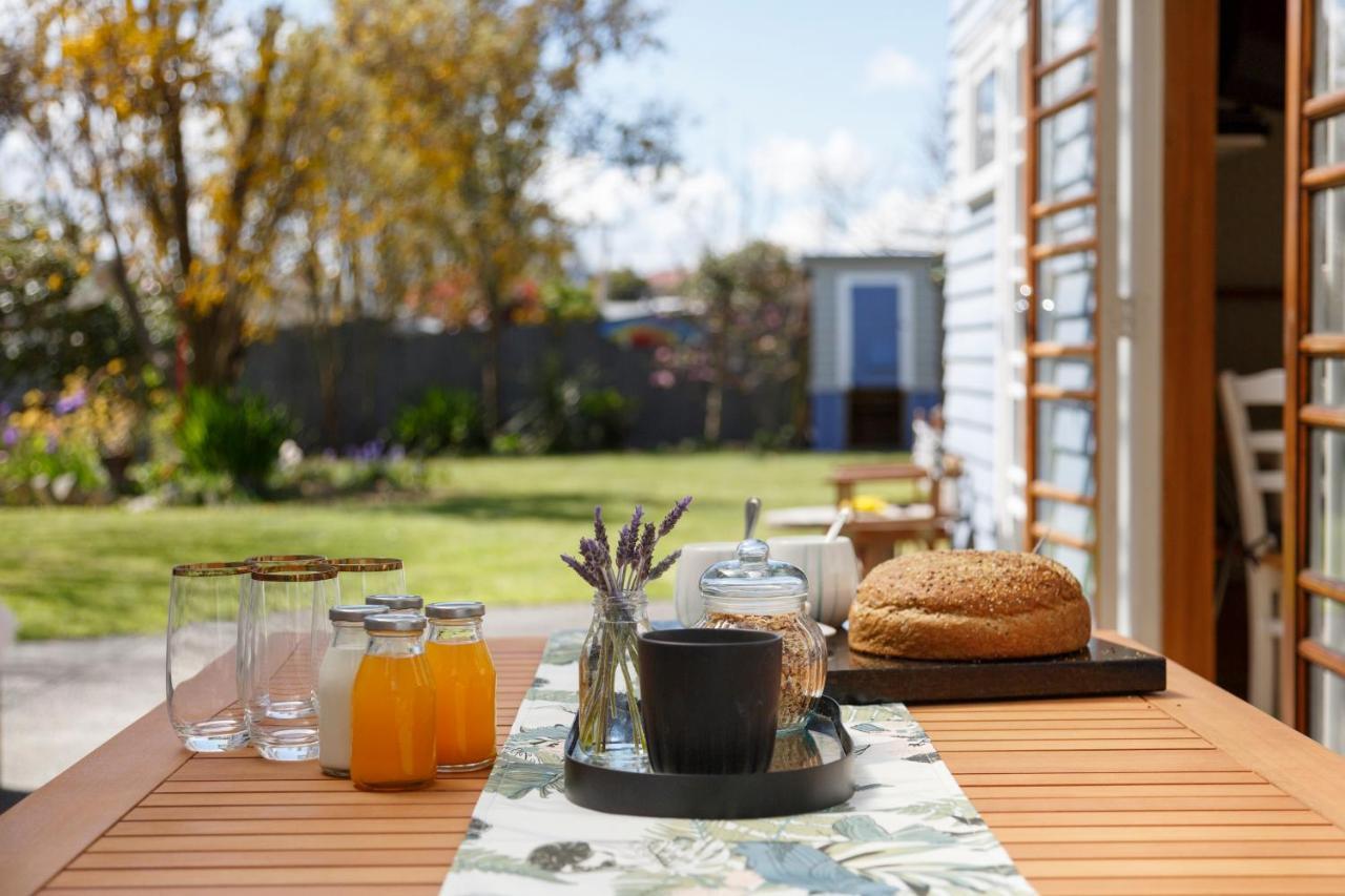 Studio Cottage - Walk To The Lake & Town Taupo Exterior photo